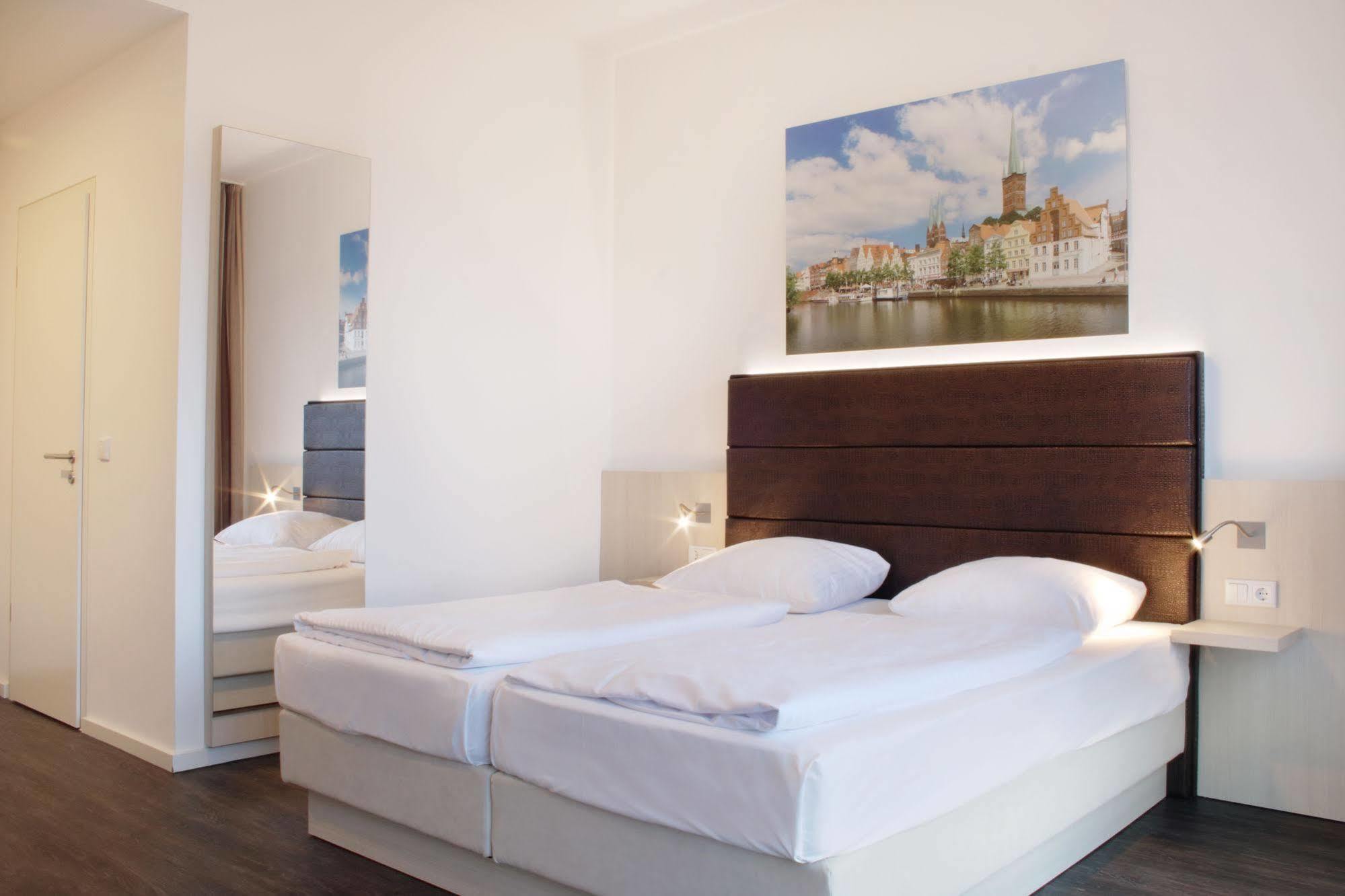 Viva Hotel Luebeck Exteriör bild